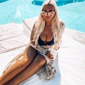 REINA 125 QUAY SUNGLASSES RoseGold Pearl